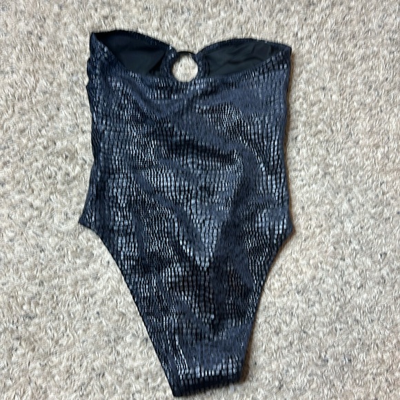 Solid & Striped The Avery Coated Velvet One-Piece Swimsuit Size S NWT - Picture 5 of 8